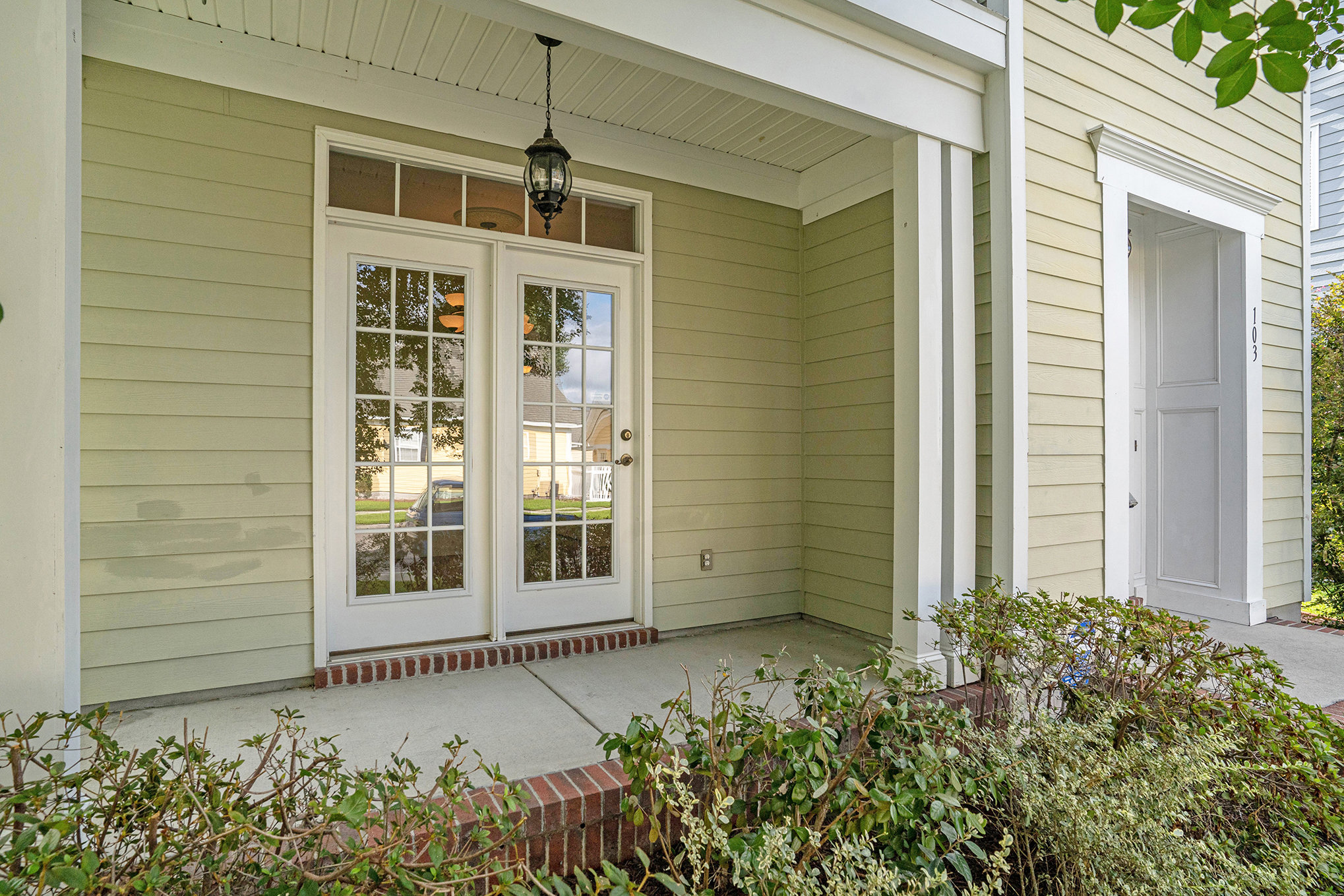 103 Blue Bonnet St - Front Covered Porch