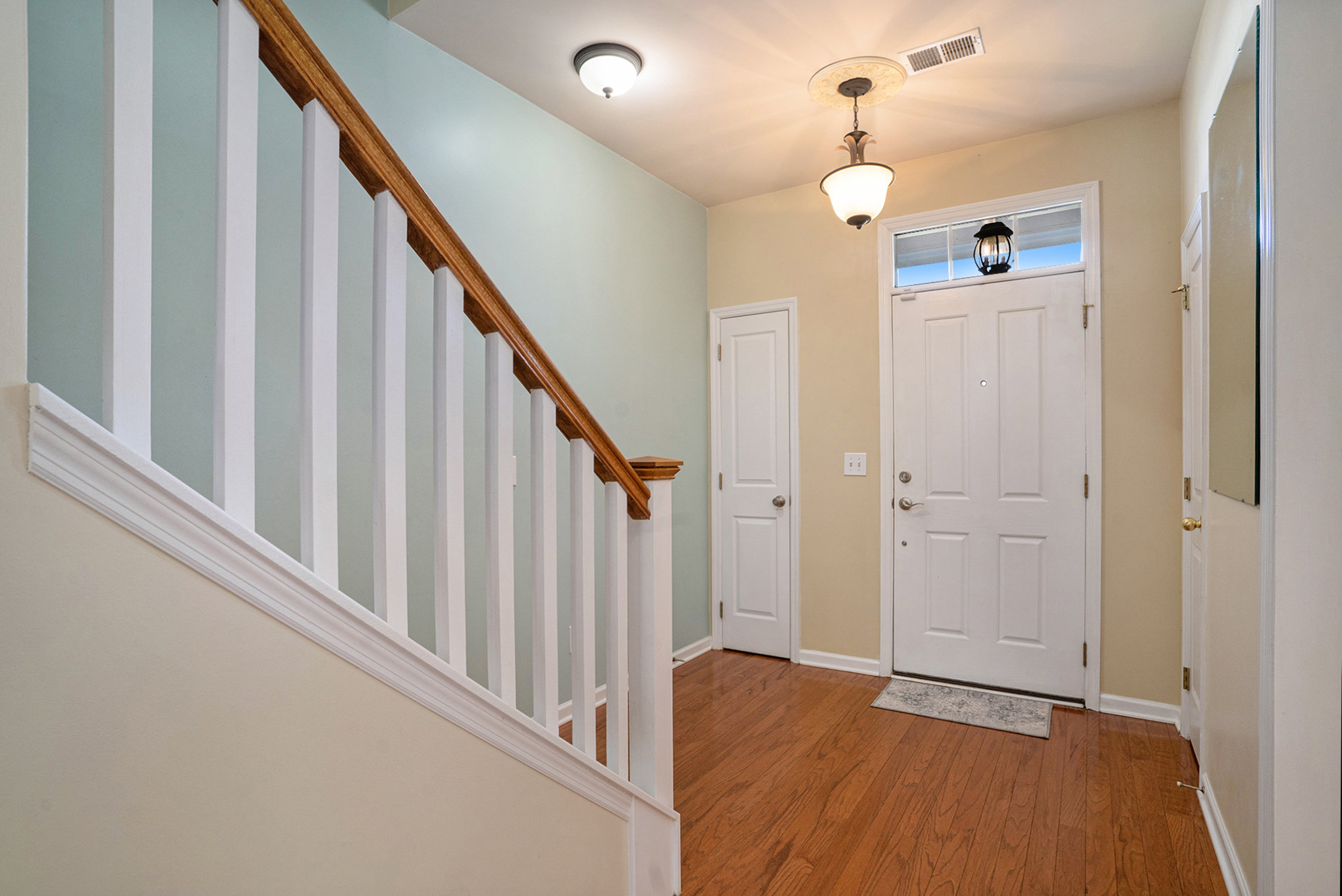 103 Blue Bonnet St - Entryway