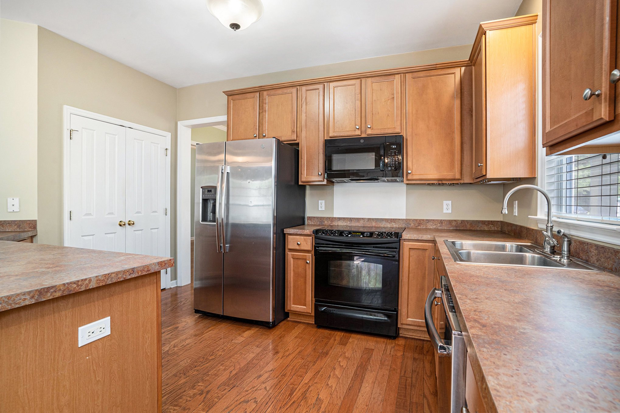 103 Blue Bonnet St - Kitchen and Pantry