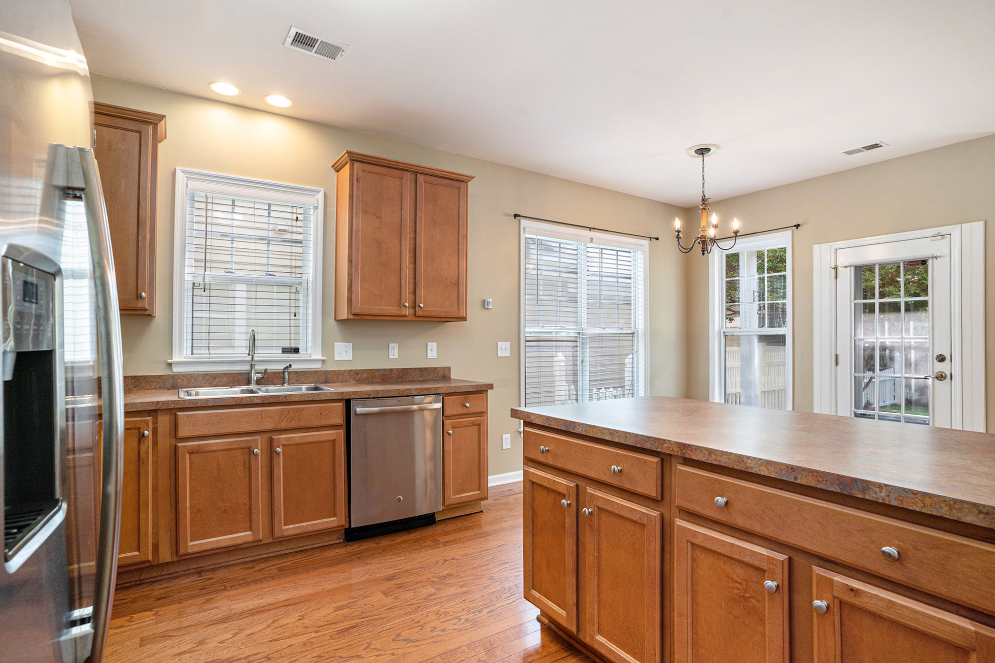 103 Blue Bonnet St - Kitchen