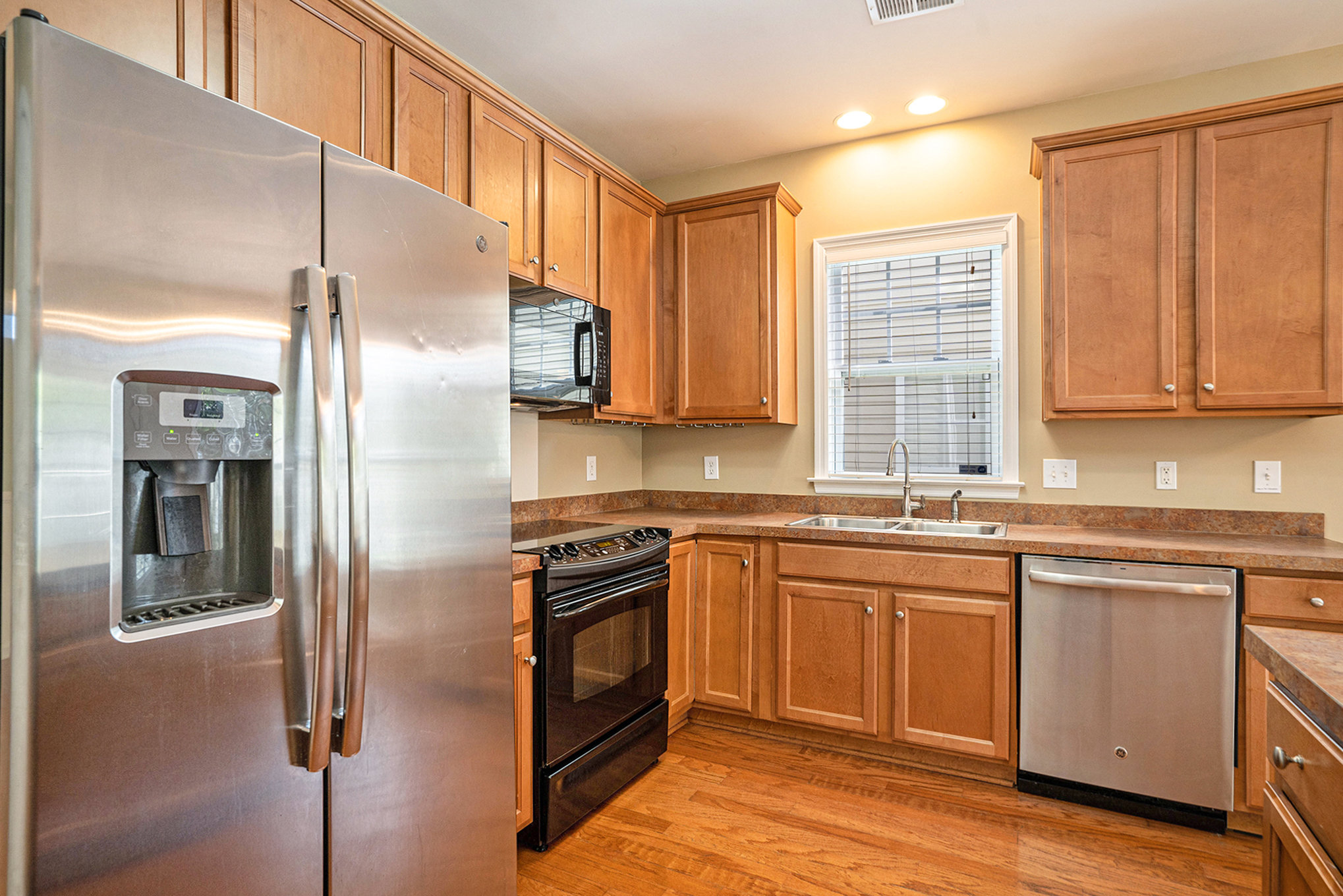 103 Blue Bonnet St - Kitchen