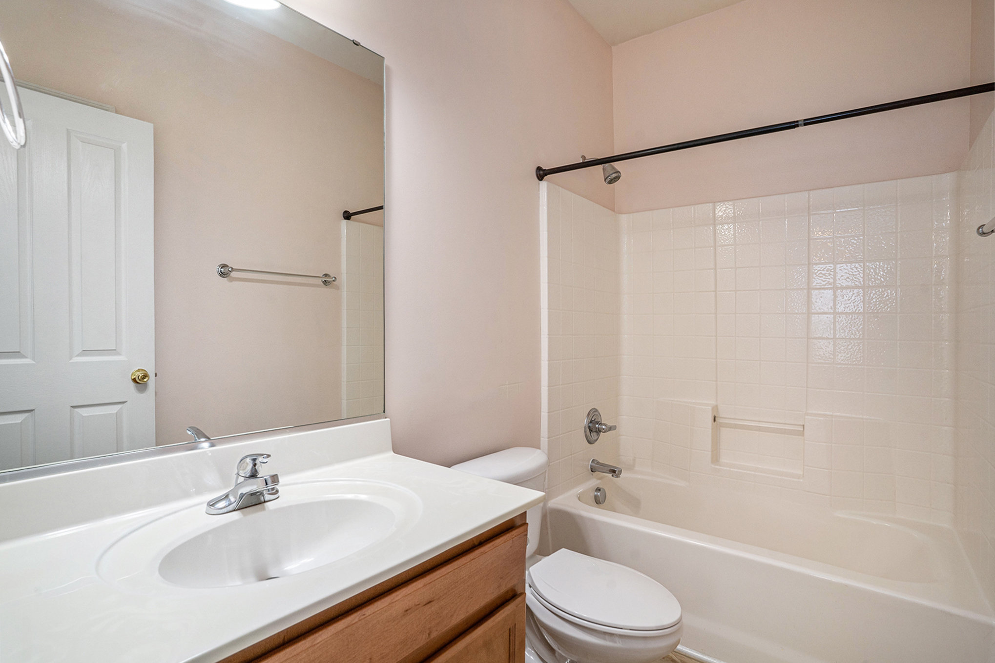 103 Blue Bonnet St - Full Guest Bathroom